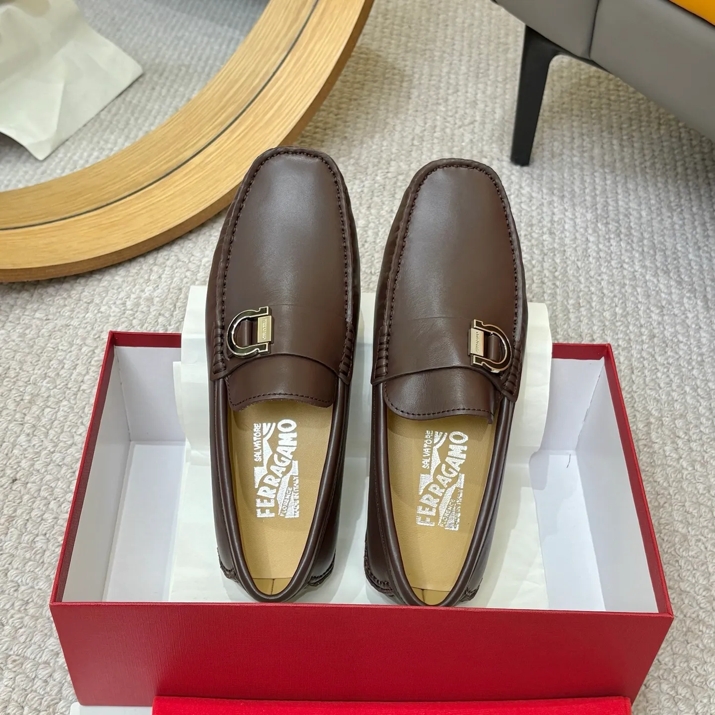 Men's men's shoes 💰420 (Yangli) Ferragamo 〰Ferragamo 2⃣️0⃣️2⃣️5️⃣ New series 👊🏻 Upper 🇮🇹 Italian imported calfskin, original outsole molding. Water-dyed sheepskin lining. The identity of every successful man is set off, and the upper and lower shoes are elegant and stable🚶🏻🚶🏻The high-end custom counter original replica is an eternal classic🔍️Number of codes: 38-46 with counter packaging